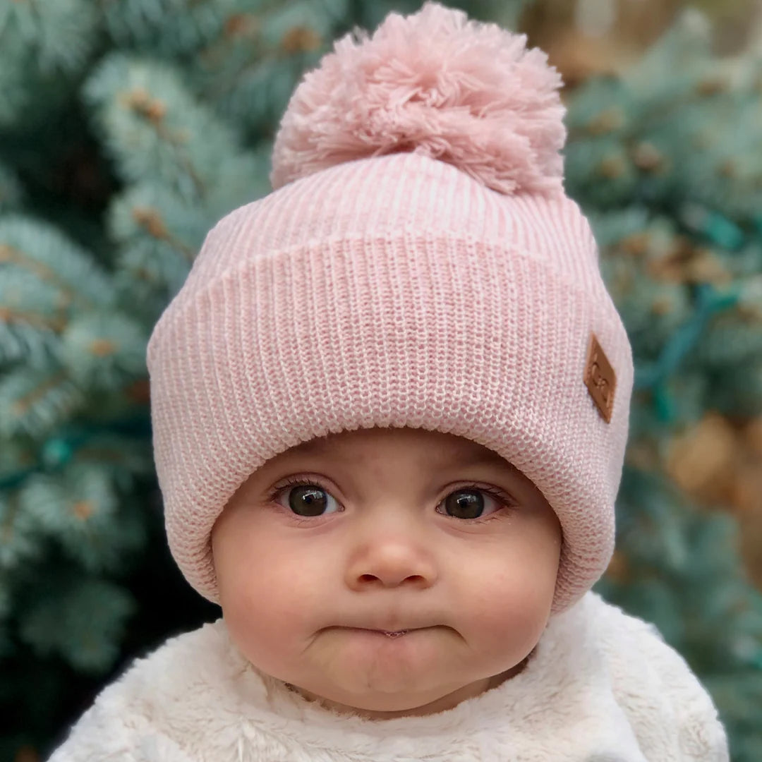 Tuque a pompom rose pâle