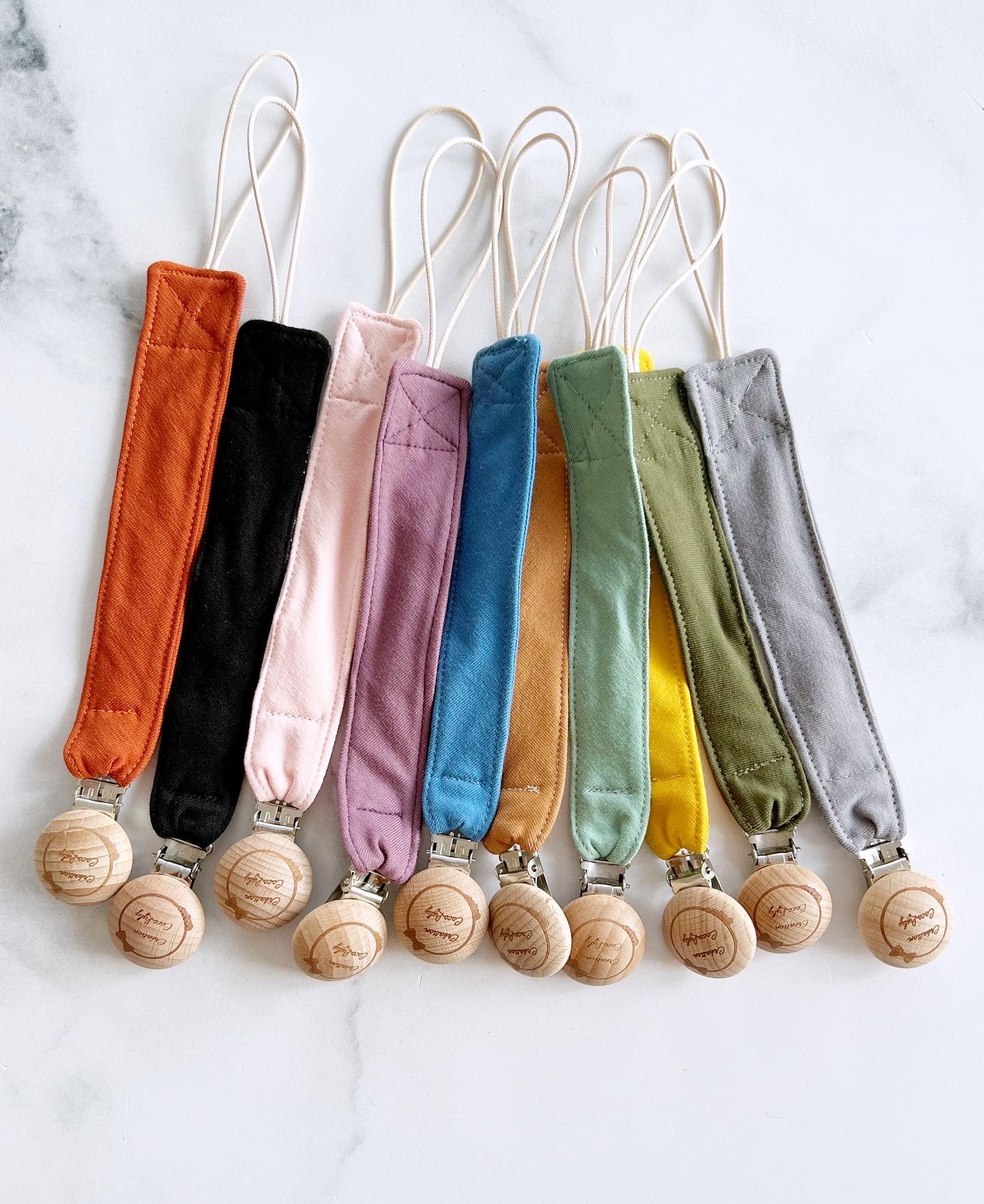 Attache suce tissu prénom rose